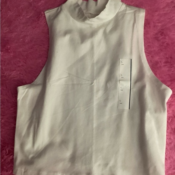 NWT WHITE CROPPED SLEEVELESS TUNIC SIZE JR L, BY WILD FABLE, GREAT DEAL - Picture 1 of 3
